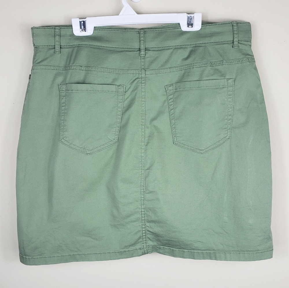 Croft & Barrow | 12 | Army Green Skort - Picture 2 of 4